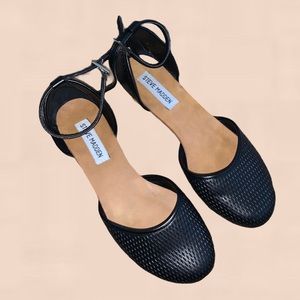 Steve Madden Maia Black Ankle Flat Sandals